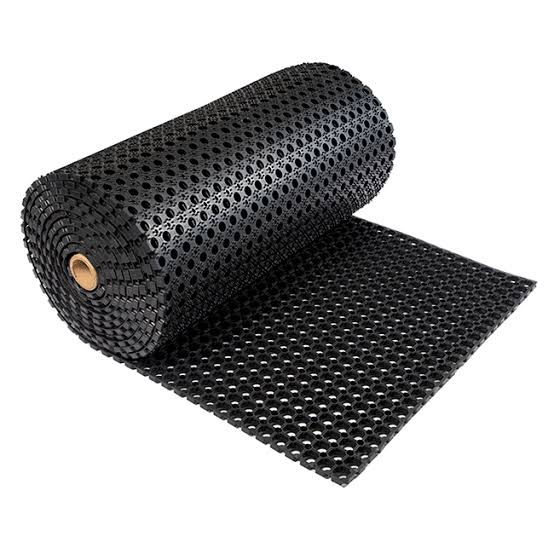 Black heavy duty ring mat with drainage holes